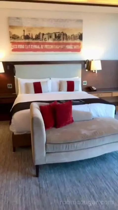 Fairmont Gold Signature Suite City View bed picture #2