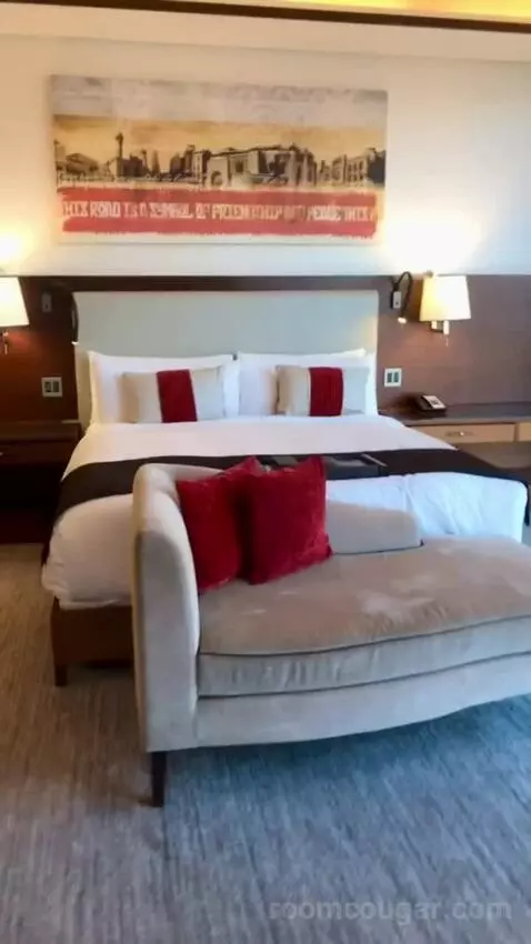Fairmont Gold Signature Suite City View bed picture #3