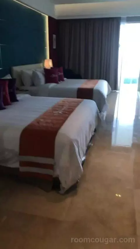 Premium Pool Suite view picture #1