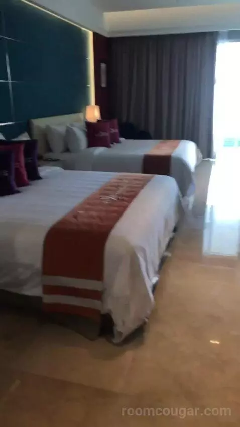 Premium Pool Suite view picture #2