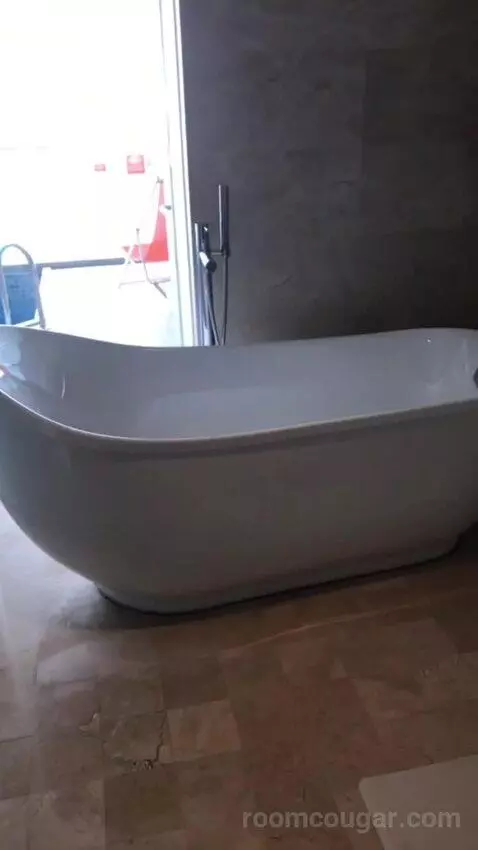 Premium Pool Suite bathroom picture #10