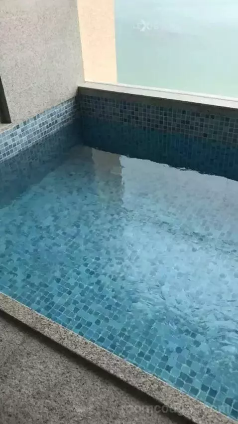 Premium Pool Suite view picture #12