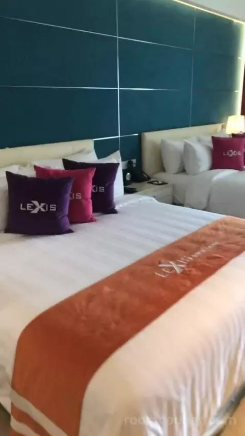 Premium Pool Suite view picture #5
