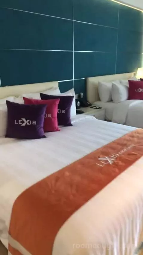 Premium Pool Suite view picture #6
