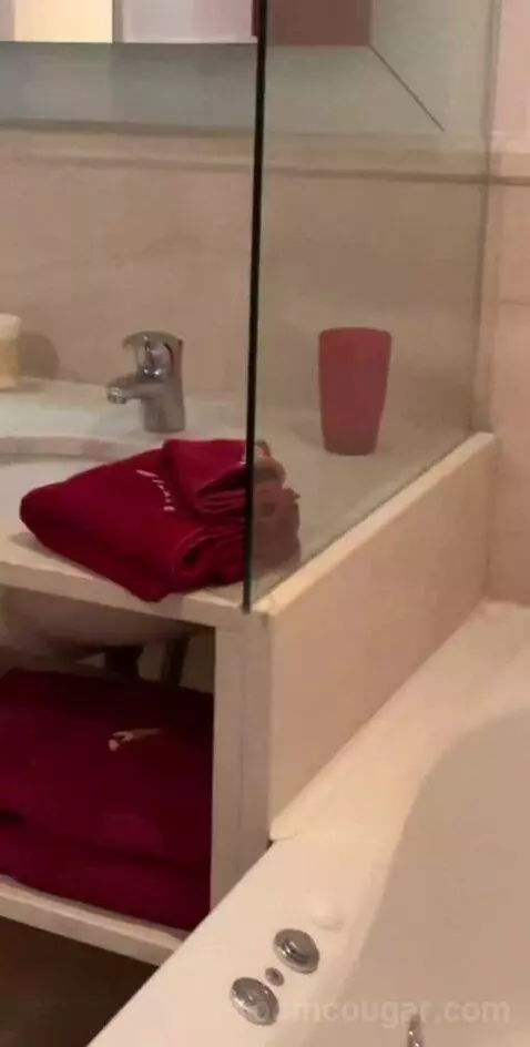 Exclusive Junior Suite with Private Jacuzzi or Pool bathroom picture #3