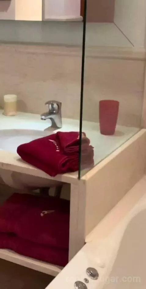 Exclusive Junior Suite with Private Jacuzzi or Pool bathroom picture #4