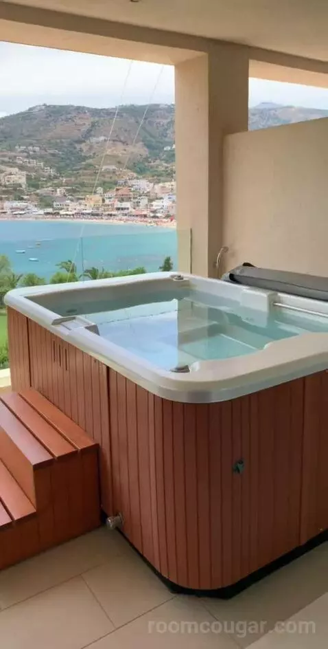 Exclusive Junior Suite with Private Jacuzzi or Pool bathroom picture #9