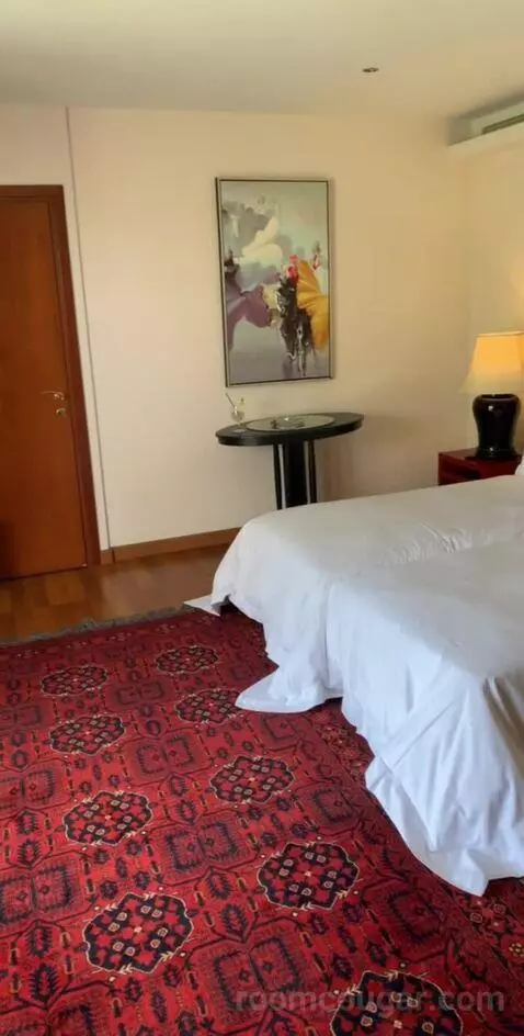 Exclusive Junior Suite with Private Jacuzzi or Pool bed picture #5