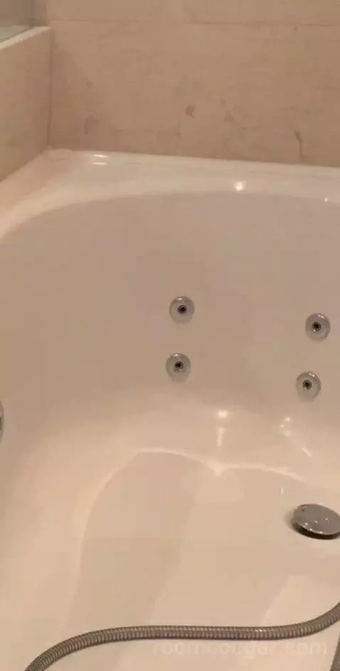 Exclusive Junior Suite with Private Jacuzzi or Pool bathroom picture #2