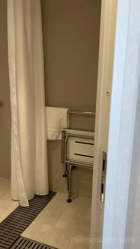 Double Room w/ Ocean View & Disabled Access (#514) bathroom picture #6