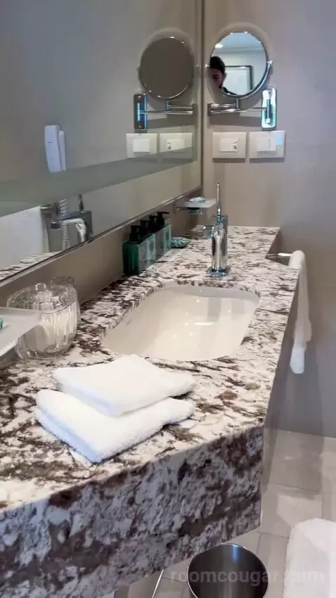 Double Room w/ Ocean View & Disabled Access (#514) bathroom picture #7