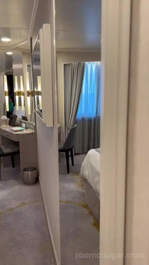 Double Room w/ Ocean View (#727) bed picture #2