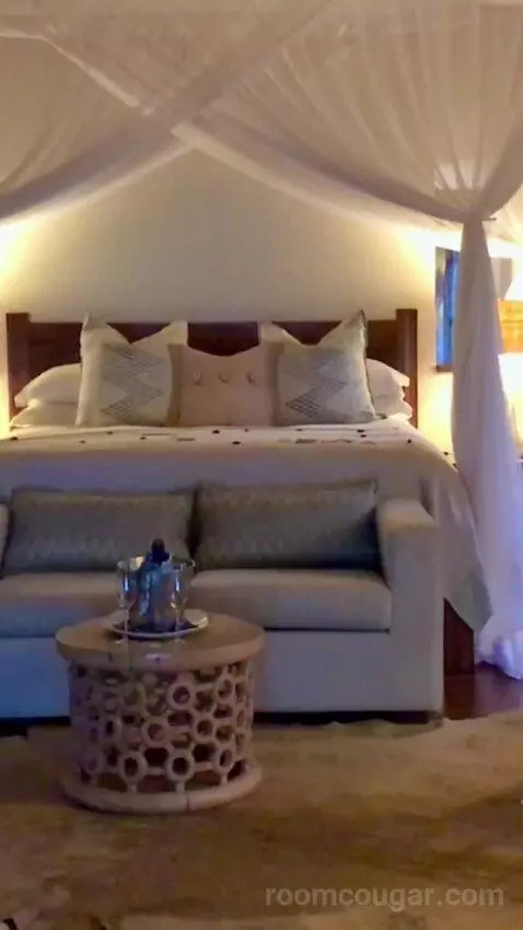 Infinity Beach Villa bed picture #8