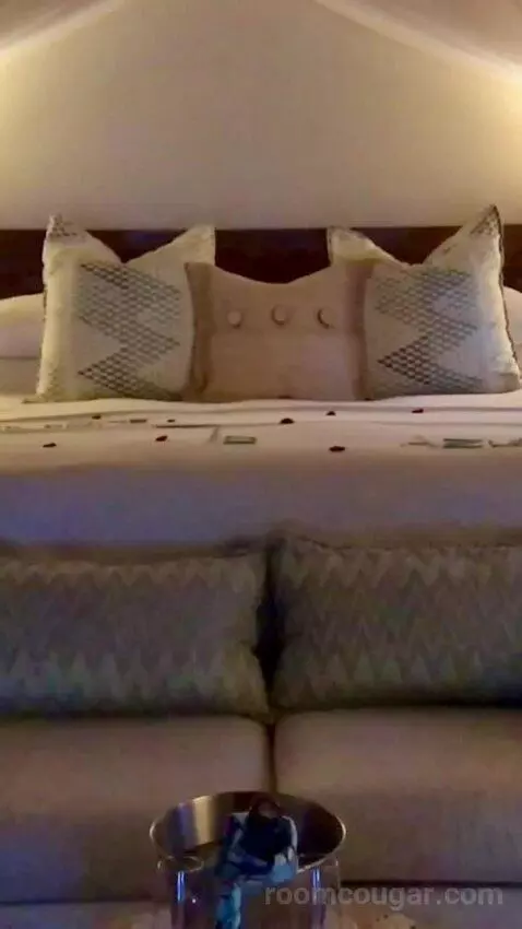 Infinity Beach Villa bed picture #10