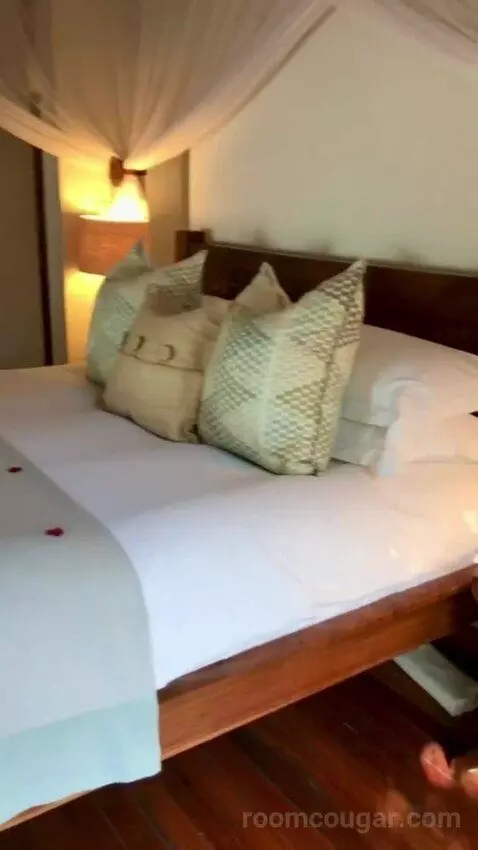 Infinity Beach Villa bed picture #5