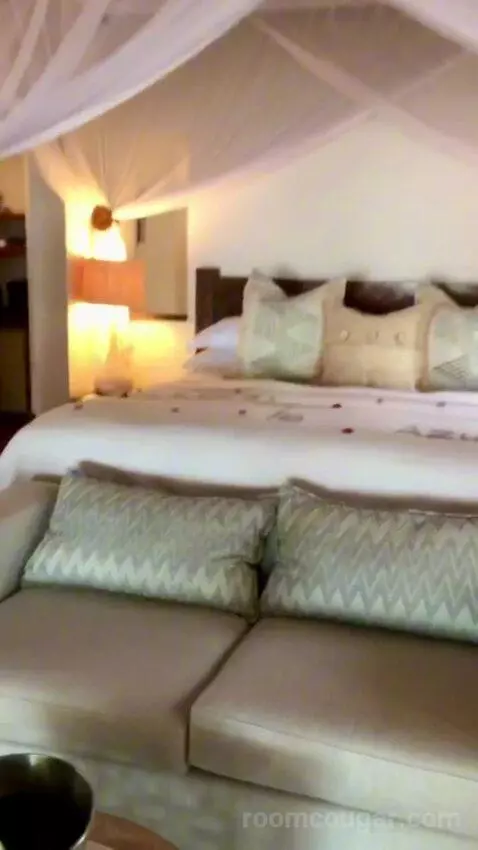 Infinity Beach Villa bed picture #7