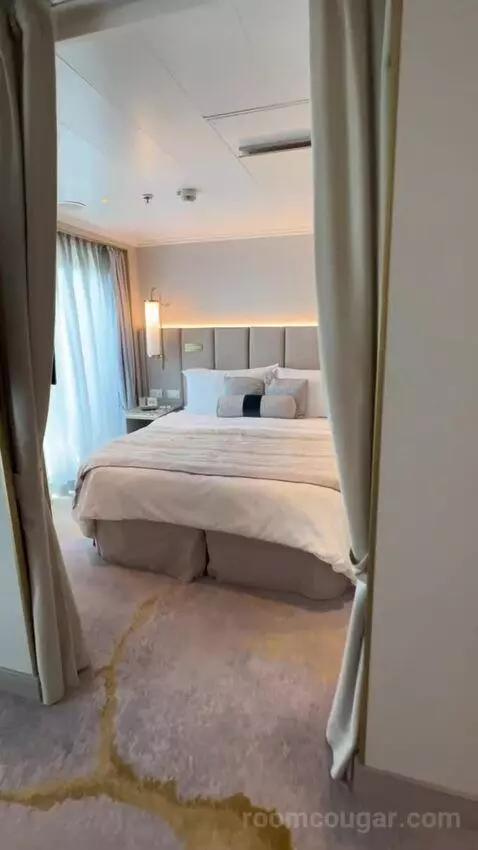 Sapphire Veranda Suite (#8015) bed picture #7