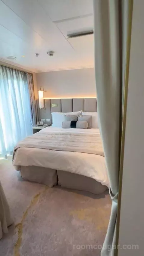 Sapphire Veranda Suite (#8015) bed picture #10