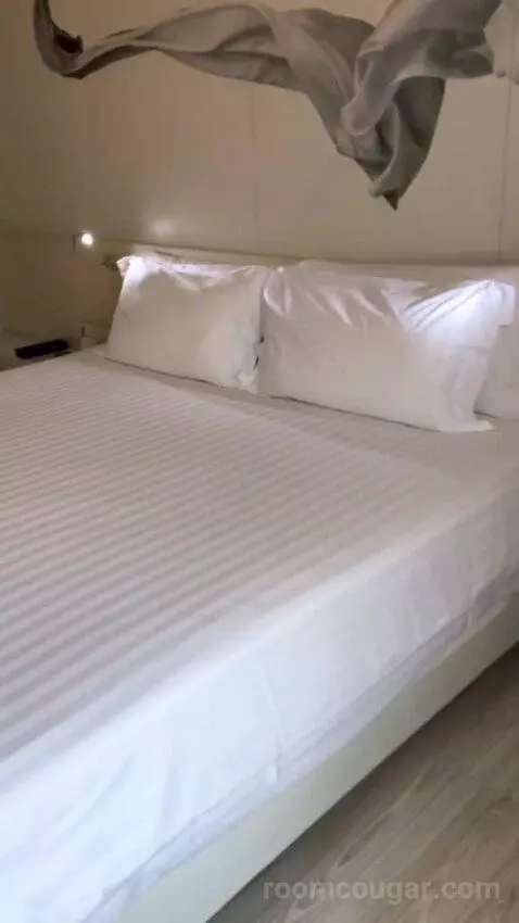 Superior Double Room bed picture #4