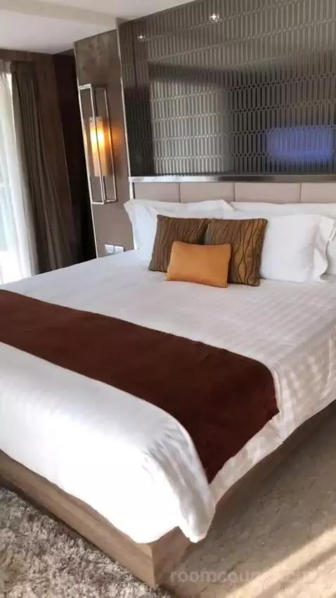 Family King Suite with One King Bed and One Bunk Bed - City View bed picture #3