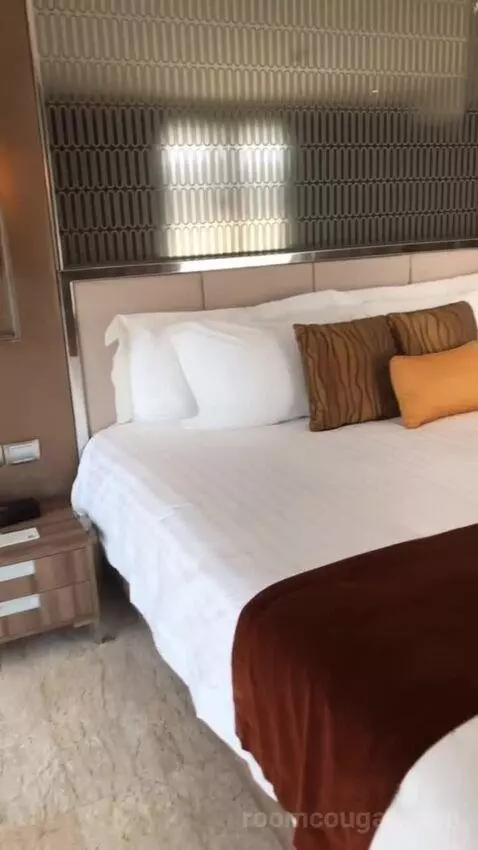 Family King Suite with One King Bed and One Bunk Bed - City View bed picture #4