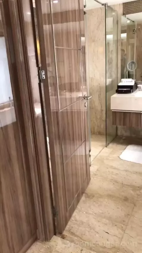 Family King Suite with One King Bed and One Bunk Bed - City View bathroom picture #1