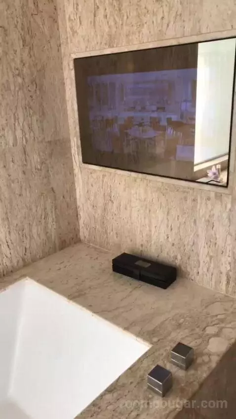 Family King Suite with One King Bed and One Bunk Bed - City View bathroom picture #10