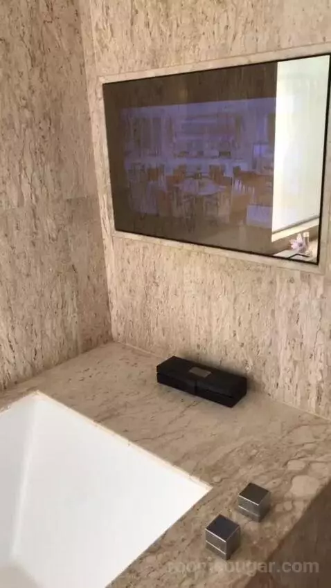 Family King Suite with One King Bed and One Bunk Bed - City View bathroom picture #11