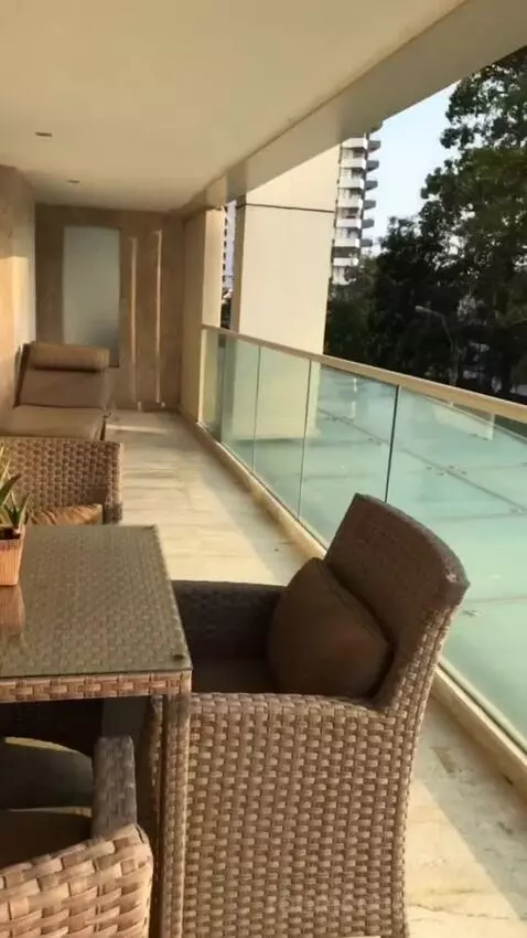 Family King Suite with One King Bed and One Bunk Bed - City View view picture #2
