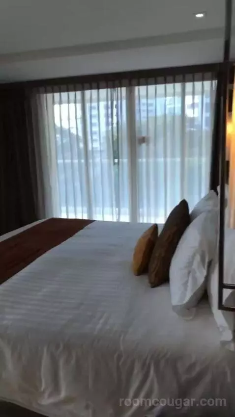 Family King Suite with One King Bed and One Bunk Bed - City View bed picture #1