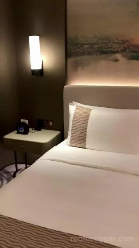Executive Double Room bed picture #10