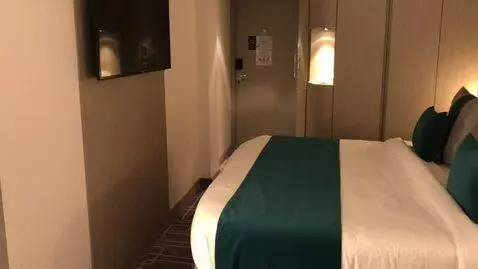 Infinite Veranda Stateroom (#7149) bed picture #9