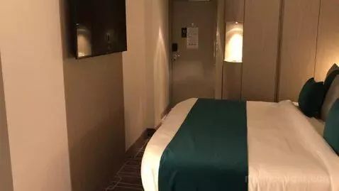 Infinite Veranda Stateroom (#7149) bed picture #10