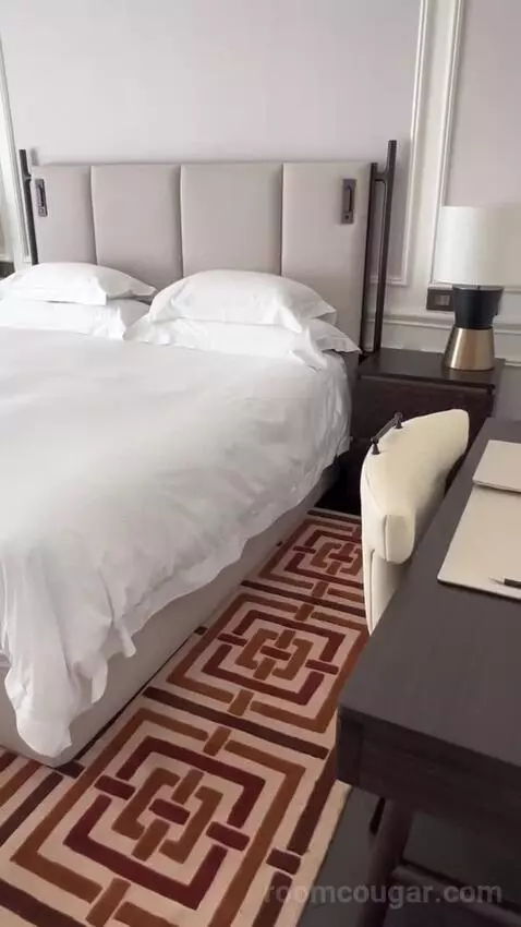 Deluxe Room with Mountain View bed picture #1