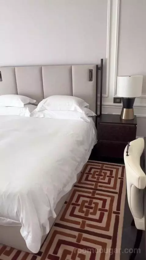 Deluxe Room with Mountain View bed picture #2
