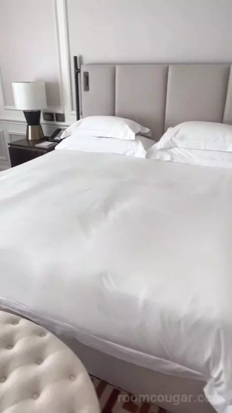 Deluxe Room with Mountain View bed picture #3