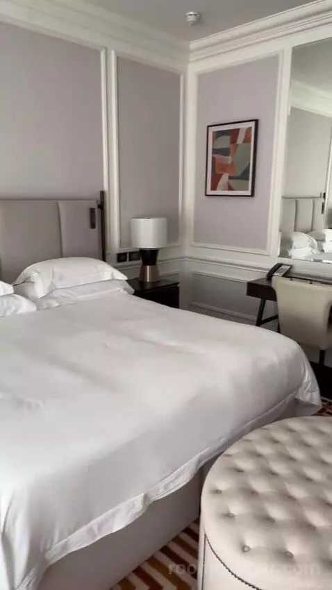 Deluxe Room with Mountain View bed picture #5