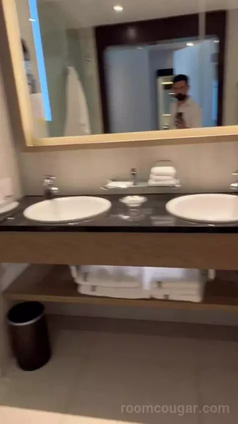 Deluxe Twin Room (#1020) bathroom picture #10