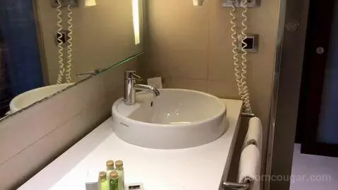 Double Room bathroom picture #7
