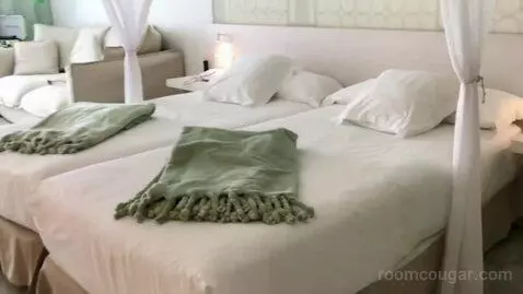 Superior Double Room bed picture #3