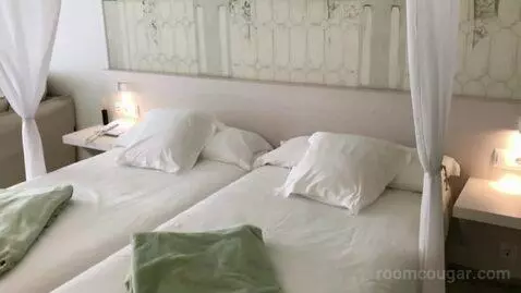 Superior Double Room bed picture #5