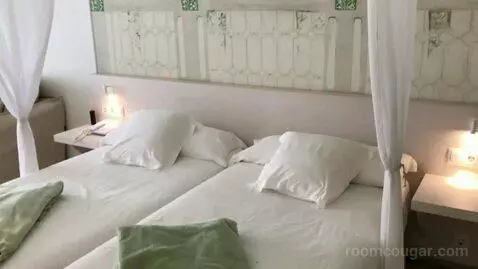 Superior Double Room bed picture #6