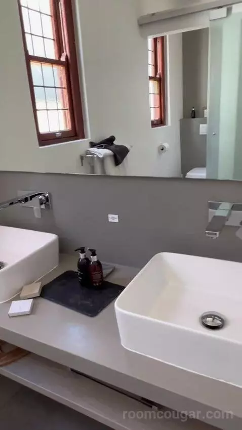 Deluxe Double (#5) bathroom picture #5
