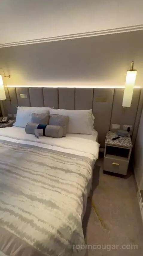 Sapphire Ocean View Suite (#7029) bed picture #8