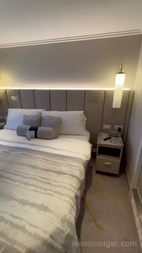 Sapphire Ocean View Suite (#7029) bed picture #9