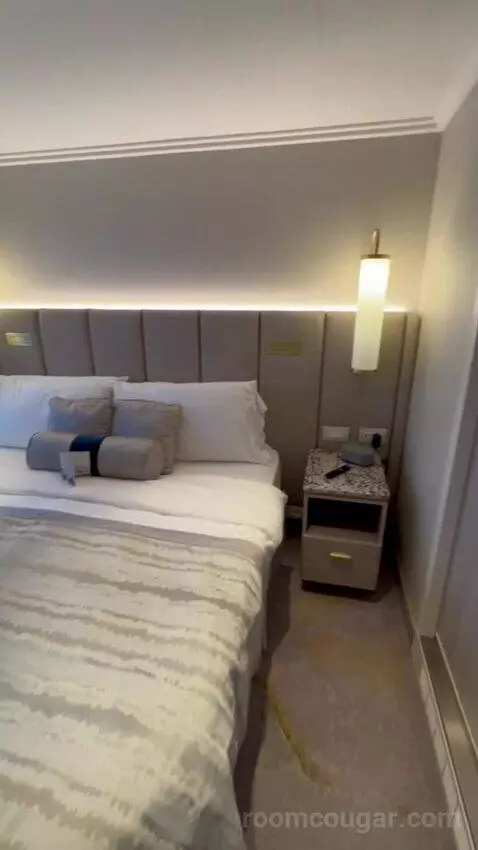 Sapphire Ocean View Suite (#7029) bed picture #10