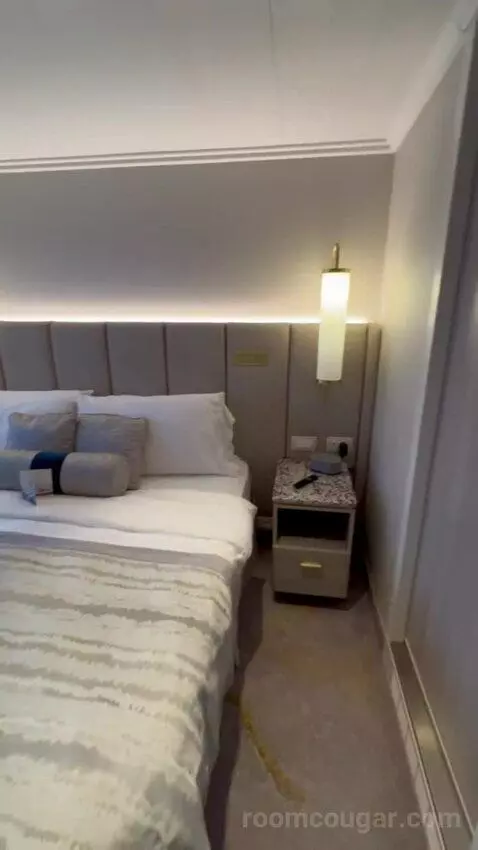 Sapphire Ocean View Suite (#7029) bed picture #11