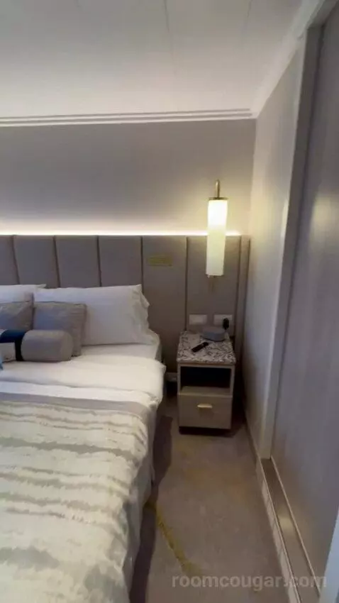 Sapphire Ocean View Suite (#7029) bed picture #12