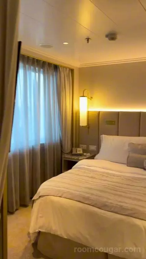 Sapphire Ocean View Suite (#7029) bed picture #3