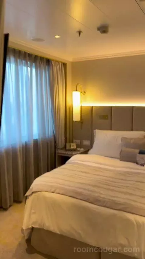 Sapphire Ocean View Suite (#7029) bed picture #4